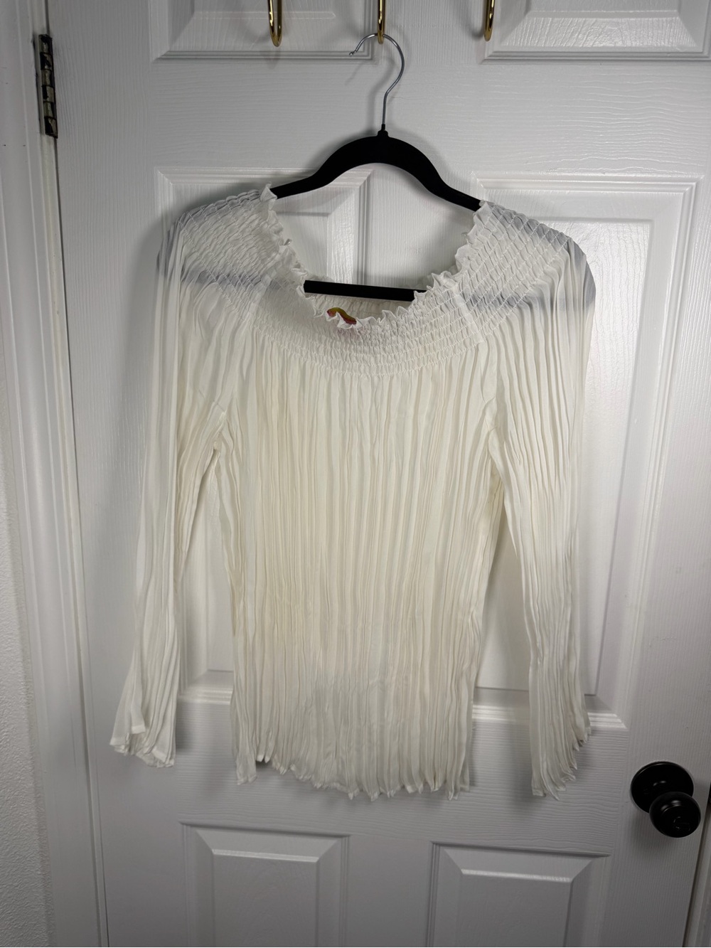 Sunny Leigh White Smocked Pleated off the shoulder top - Picture 3 of 3